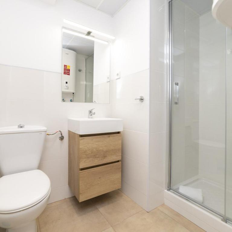Regency VII - Ferga Suites - Deluxe King Studio - 9