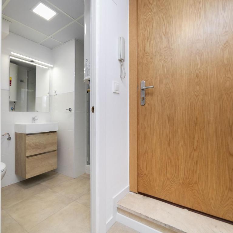 Regency VII - Ferga Suites - Deluxe King Studio - 12