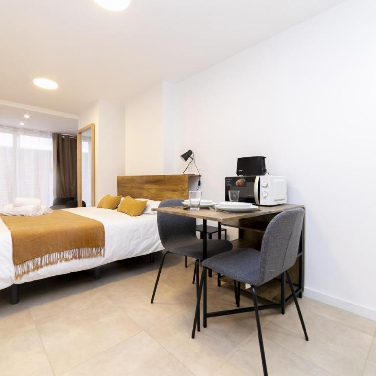 Regency VII - Ferga Suites - Deluxe King Studio - 11