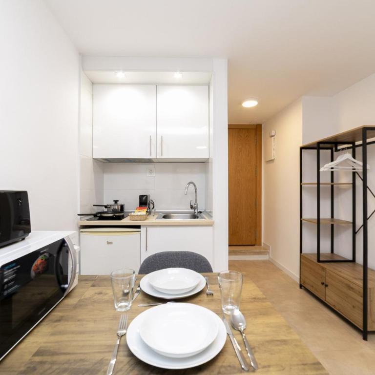 Regency VII - Ferga Suites - Deluxe King Studio - 23