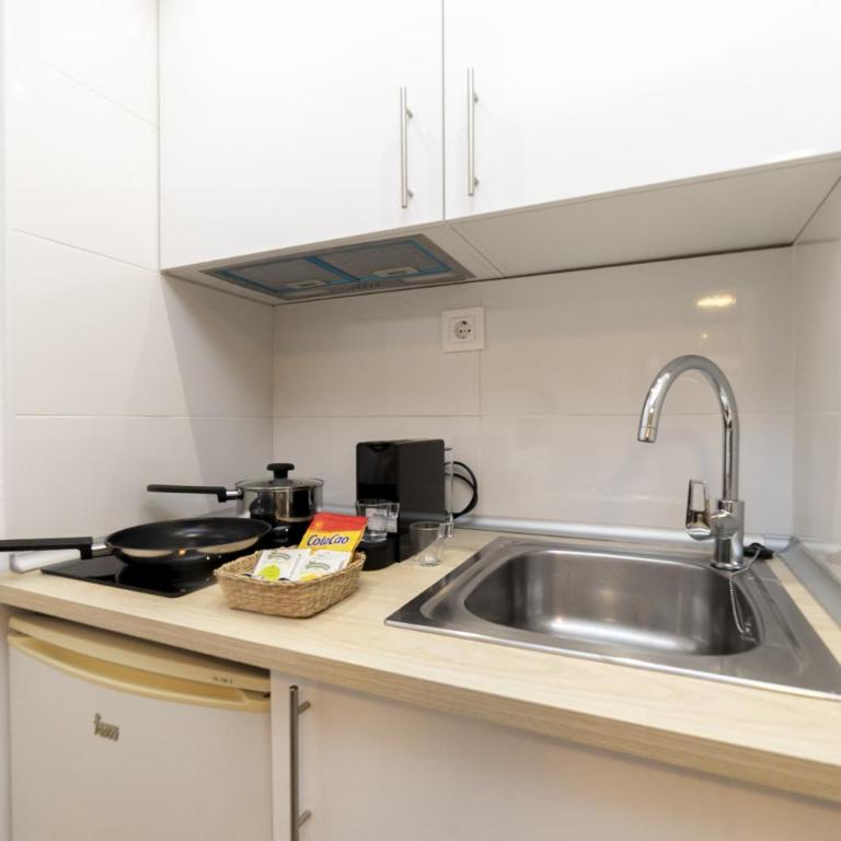 Regency VII - Ferga Suites - Deluxe King Studio - 25