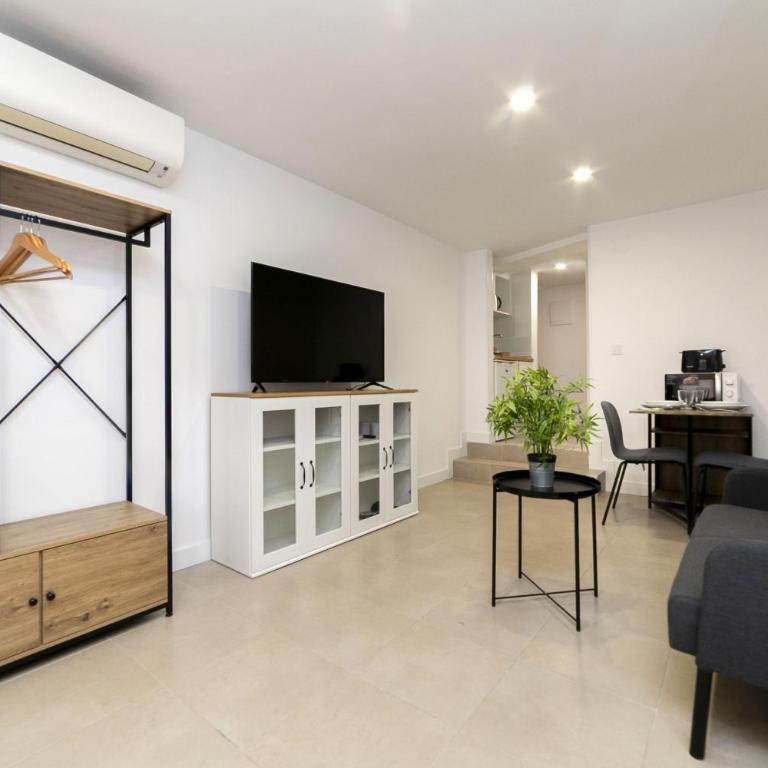 Regency VIII - Ferga Suites - Deluxe King Studio - 21
