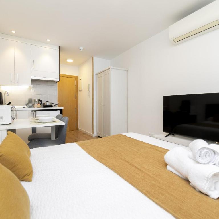 Luxury VI - Ferga Suites - Deluxe King Studio - 6