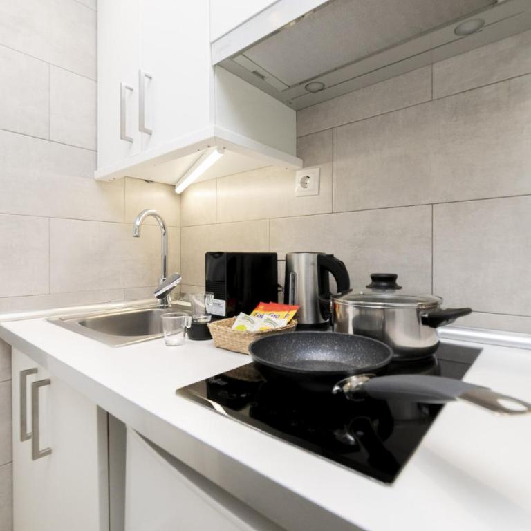 Luxury VI - Ferga Suites - Deluxe King Studio - 27