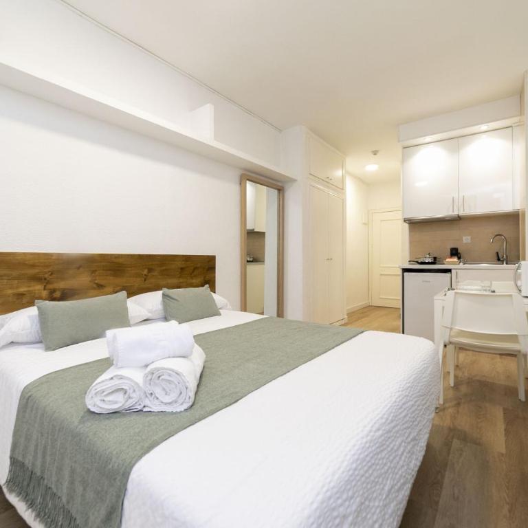 Luxury XV - Ferga Suites - Deluxe King Studio - 7