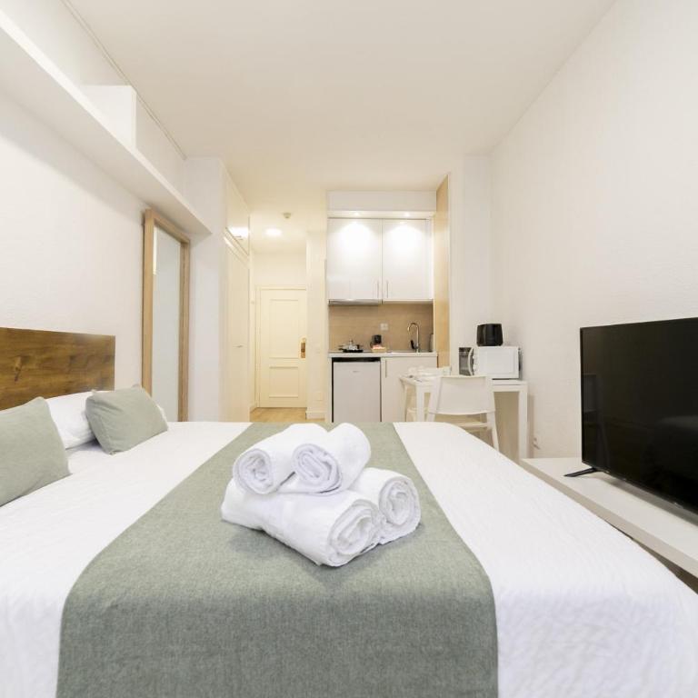 Luxury XV - Ferga Suites - Deluxe King Studio - 8