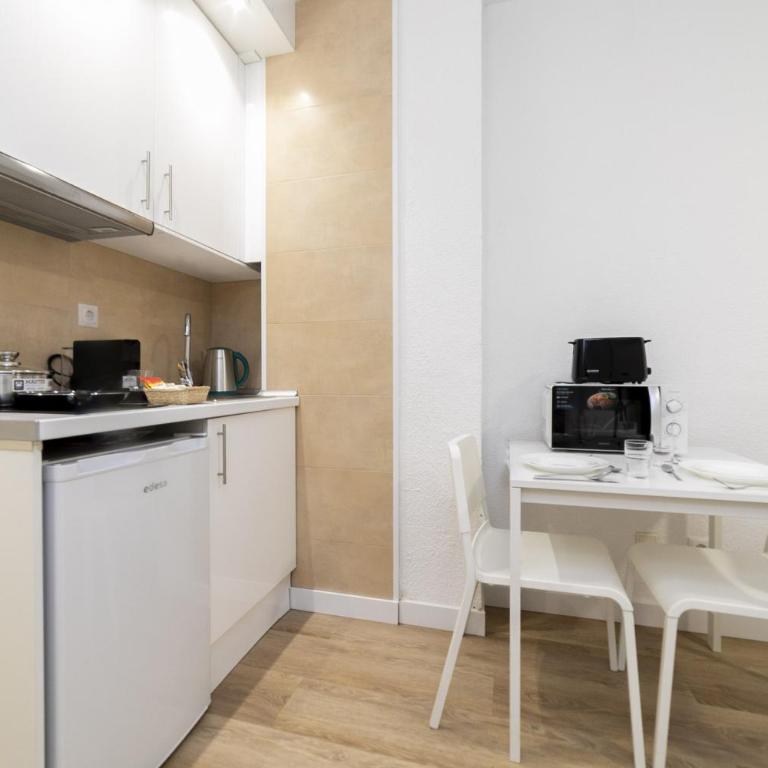 Luxury XV - Ferga Suites - Deluxe King Studio - 17