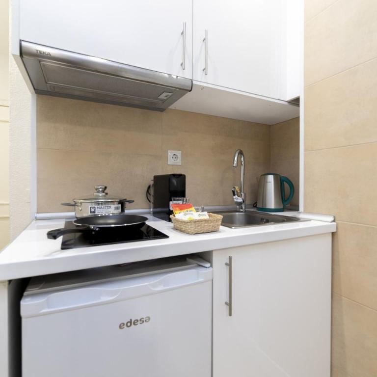 Luxury XV - Ferga Suites - Deluxe King Studio - 19