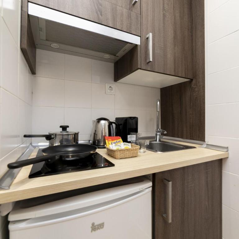 Luxury IV - Ferga Suites - Deluxe King Studio - 10