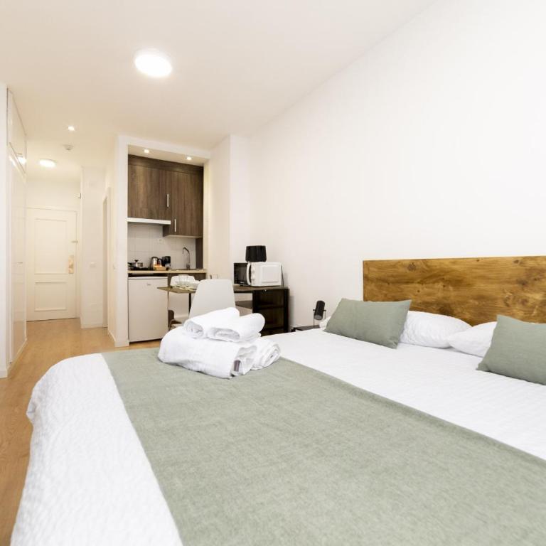 Luxury IV - Ferga Suites - Deluxe King Studio - 12