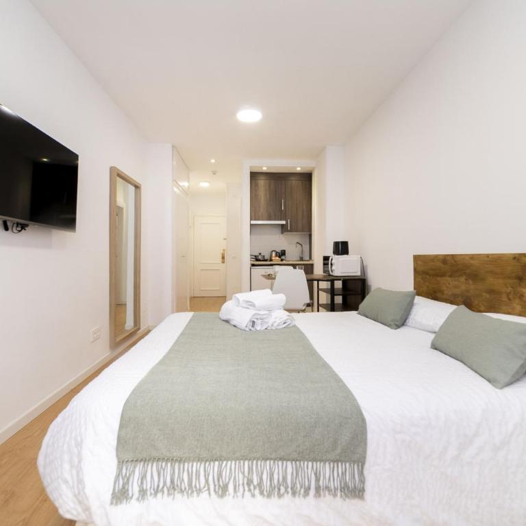 Luxury IV - Ferga Suites - Deluxe King Studio - 14