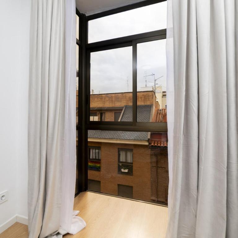 Luxury IV - Ferga Suites - Deluxe King Studio - 18