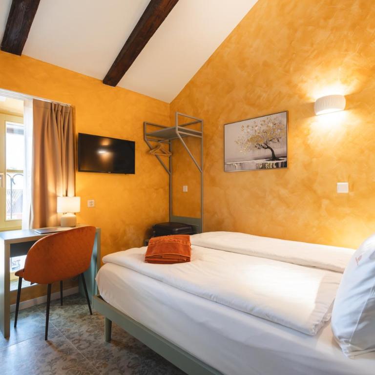 Palazzo Canetti Locarno - Piazza Grande - Suites & Rooms - Easy Self Check-In - Camera Matrimoniale Comfort - 4