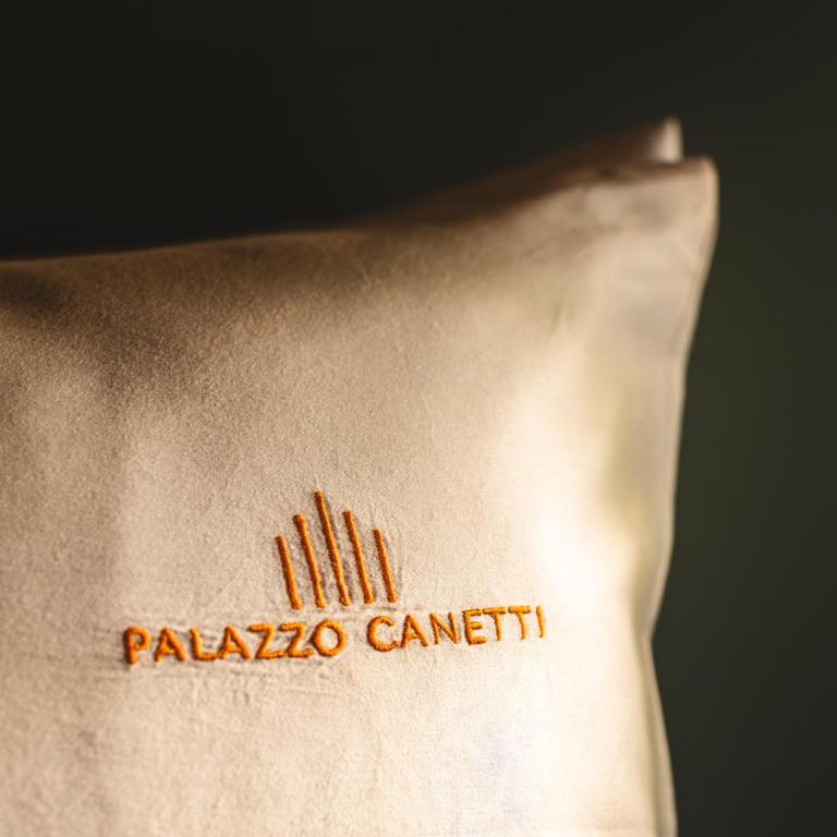 Palazzo Canetti Locarno - Piazza Grande - Suites & Rooms - Easy Self Check-In - Camera Matrimoniale Comfort - 1