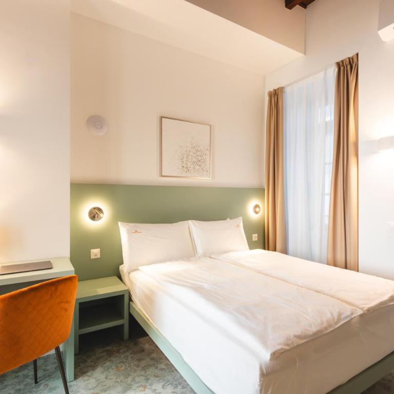Palazzo Canetti Locarno - Piazza Grande - Suites & Rooms - Easy Self Check-In - Camera Matrimoniale Comfort - 3