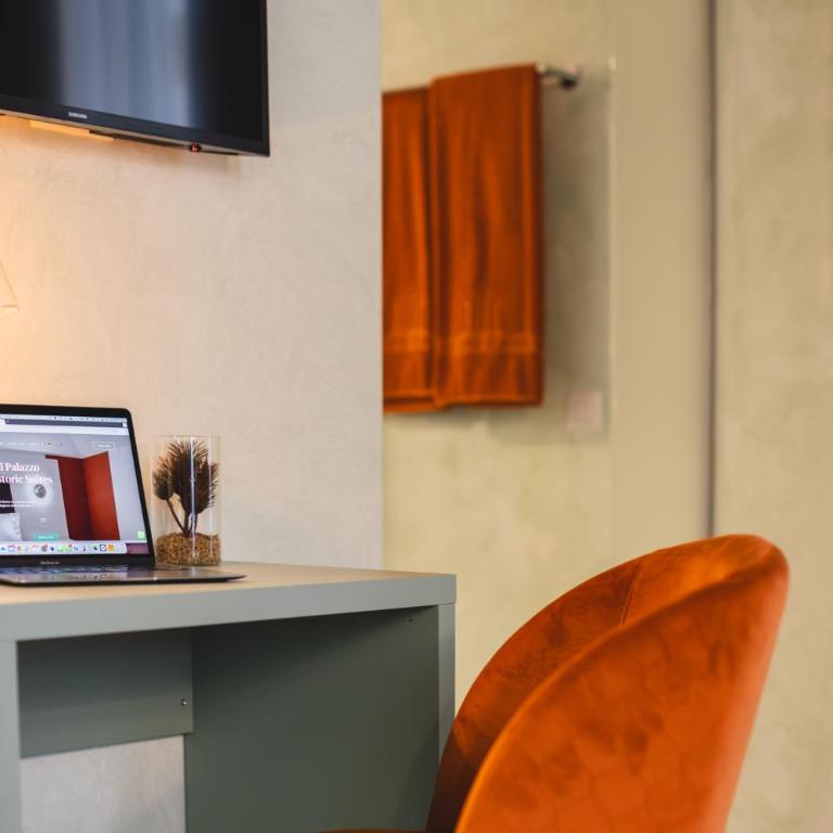 Palazzo Canetti Locarno - Piazza Grande - Suites & Rooms - Easy Self Check-In - Camera Matrimoniale su 2 Livelli - 2