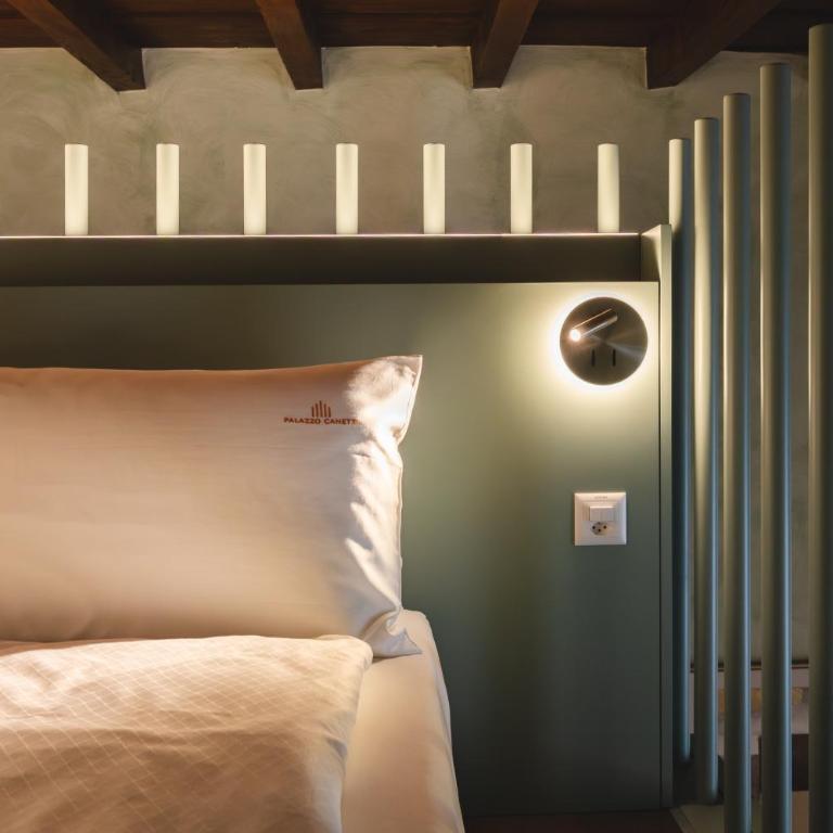 Palazzo Canetti Locarno - Piazza Grande - Suites & Rooms - Easy Self Check-In - Camera Matrimoniale su 2 Livelli - 1