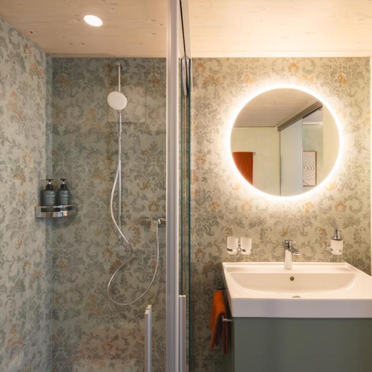 Palazzo Canetti Locarno - Piazza Grande - Suites & Rooms - Easy Self Check-In - Camera Matrimoniale su 2 Livelli - 5