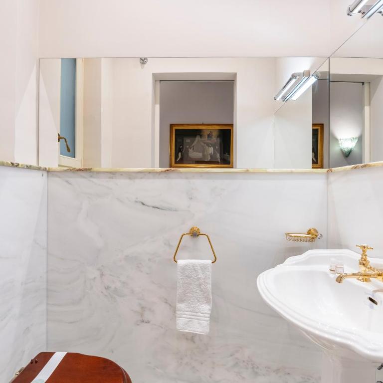 GOLDEN LUXE - Sauna and Jacuzzi Duomo View Extra Luxe - Appartamento con 3 Camere da Letto - 37