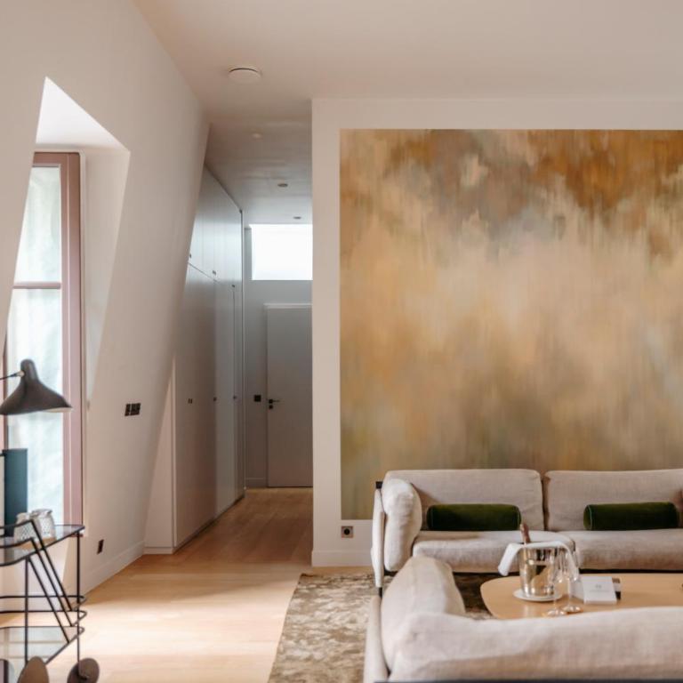 Hotel de Pourtales - Three-Bedroom Deluxe Apartment - 8