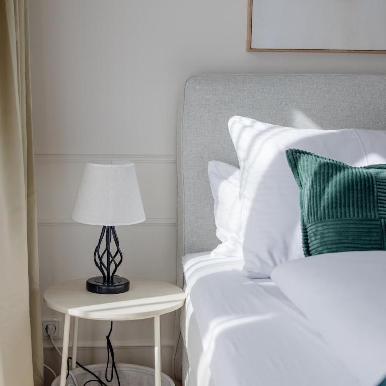 Lumen Homes - Altstadt-Residenz, direkt im Zentrum, geräumiges Apartment mit 5 Zimmern, Küche - Three-Bedroom Apartment - 10