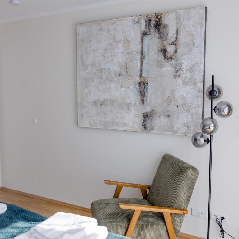 Lumen Homes - Altstadt-Residenz, direkt im Zentrum, geräumiges Apartment mit 5 Zimmern, Küche - Three-Bedroom Apartment - 12
