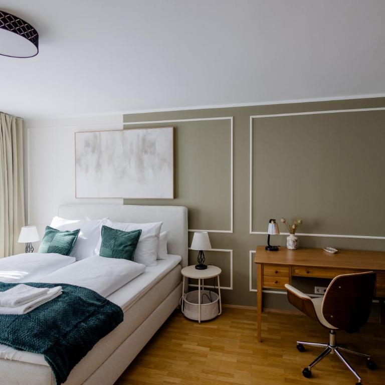 Lumen Homes - Altstadt-Residenz, direkt im Zentrum, geräumiges Apartment mit 5 Zimmern, Küche - Three-Bedroom Apartment - 2