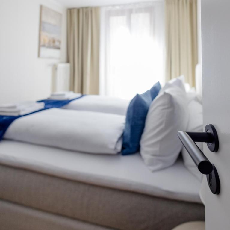 Lumen Homes - Altstadt-Residenz, direkt im Zentrum, geräumiges Apartment mit 5 Zimmern, Küche - Three-Bedroom Apartment - 35