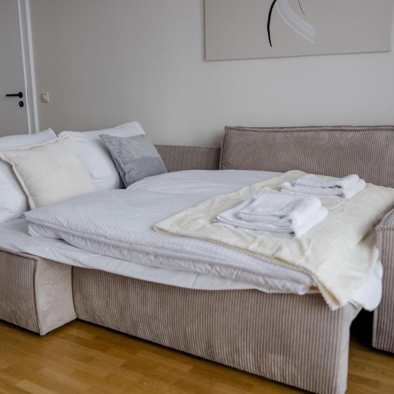 Lumen Homes - Altstadt-Residenz, direkt im Zentrum, geräumiges Apartment mit 5 Zimmern, Küche - Three-Bedroom Apartment - 70