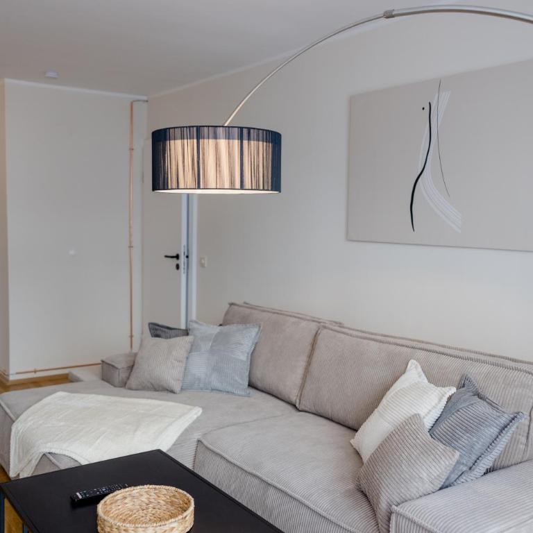 Lumen Homes - Altstadt-Residenz, direkt im Zentrum, geräumiges Apartment mit 5 Zimmern, Küche - Three-Bedroom Apartment - 69