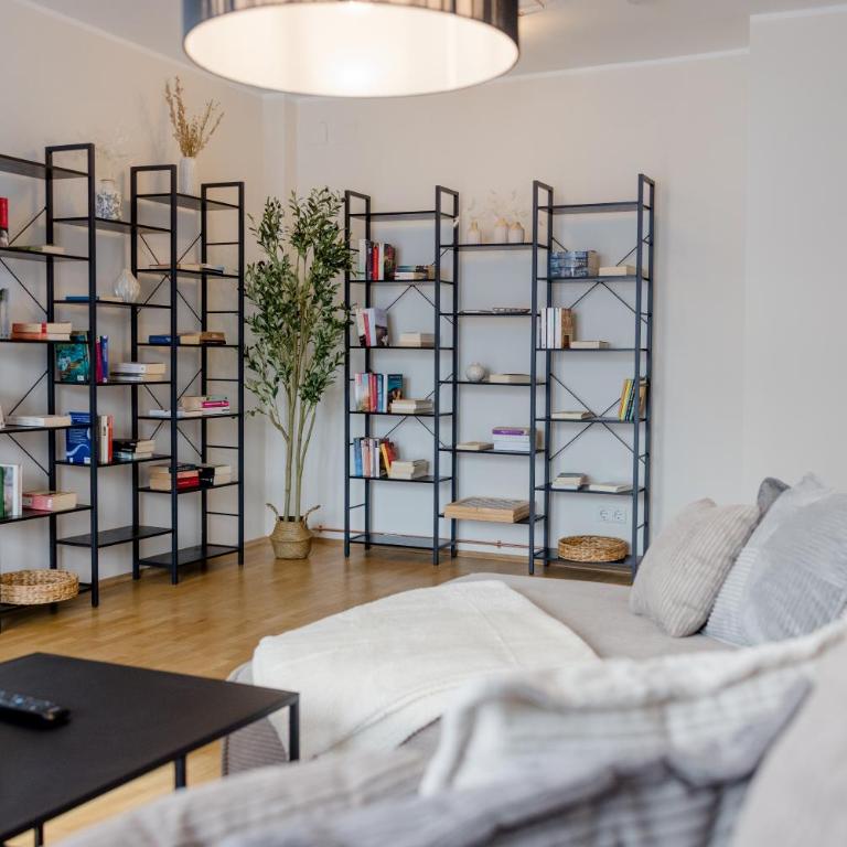 Lumen Homes - Altstadt-Residenz, direkt im Zentrum, geräumiges Apartment mit 5 Zimmern, Küche - Three-Bedroom Apartment - 68