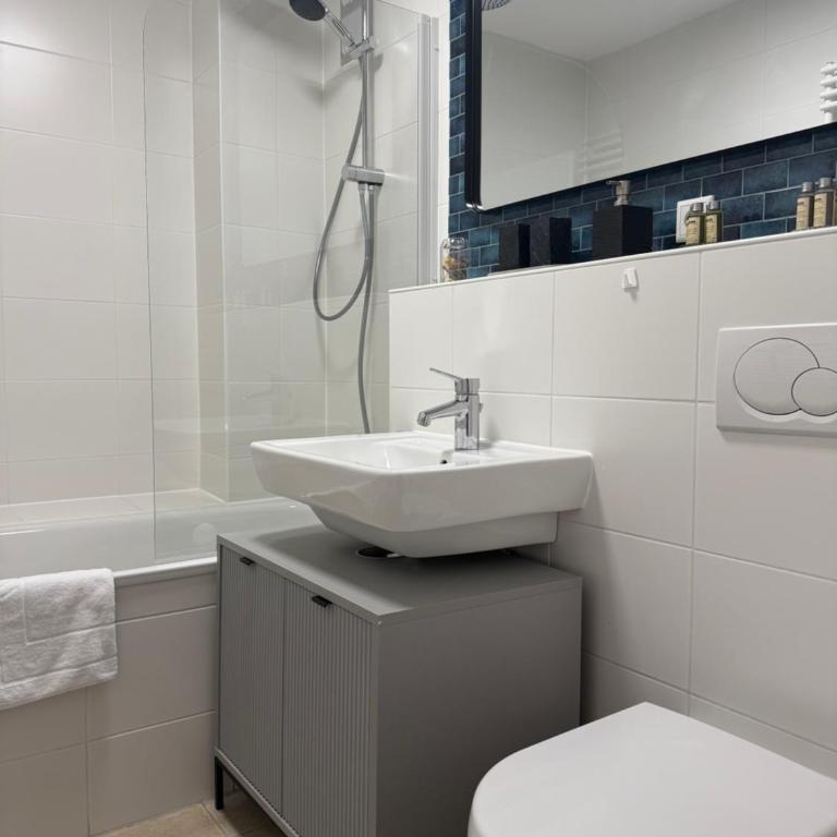 Lumen Homes - Altstadt-Residenz, direkt im Zentrum, geräumiges Apartment mit 5 Zimmern, Küche - Three-Bedroom Apartment - 6