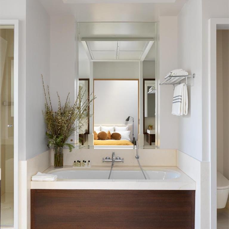 Hotel de Pourtales - Three-Bedroom Deluxe Apartment - 13