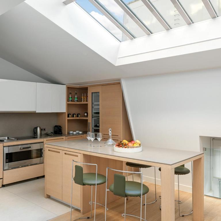 Hotel de Pourtales - Three-Bedroom Deluxe Apartment - 9