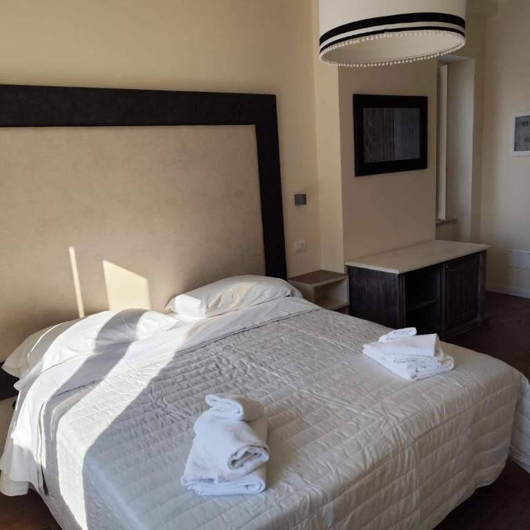Hotel OC2 - Double Room with Private Bathroom - 4