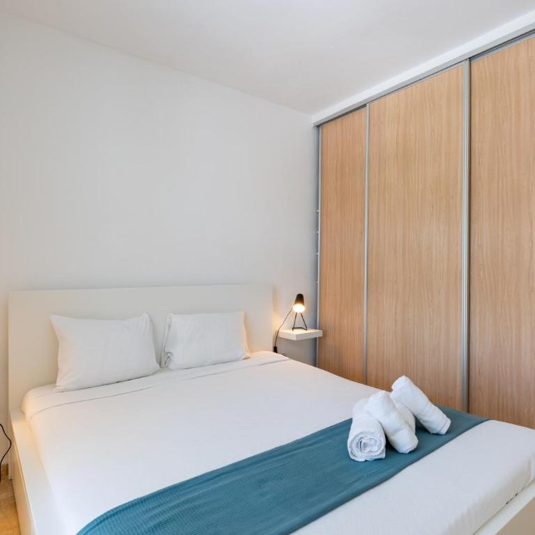 Casa Torremuelle II - Townhouse with private Pool & BBQ near Playa Bonita - Four-Bedroom Apartment - 10