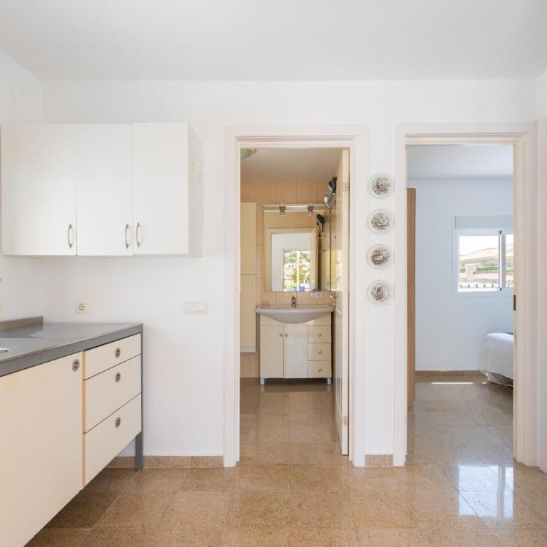 Casa Torremuelle II - Townhouse with private Pool & BBQ near Playa Bonita - Four-Bedroom Apartment - 17