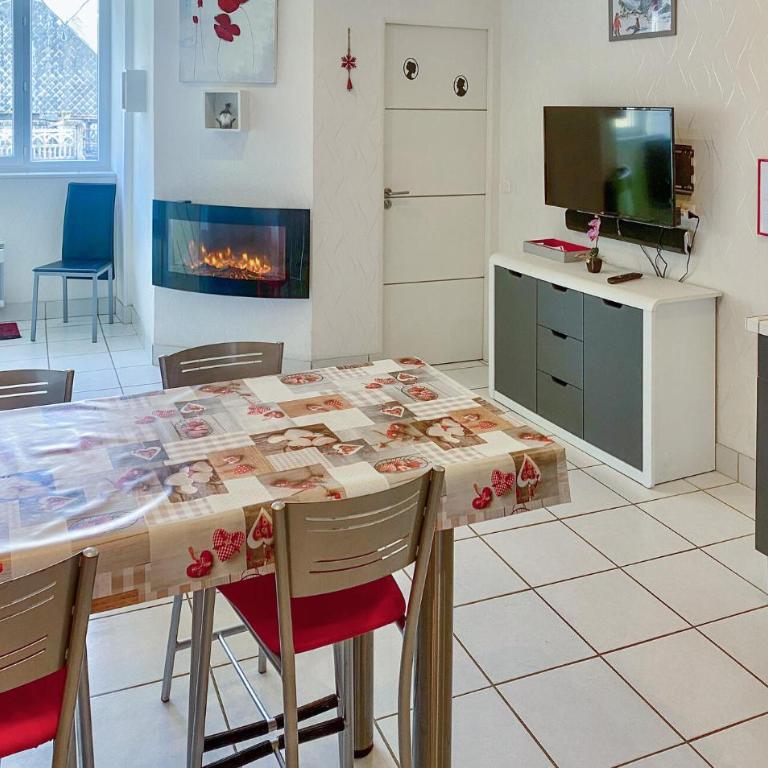 1 Bedroom Amazing Apartment In La Bourboule - Appartement 1 Chambre - 12