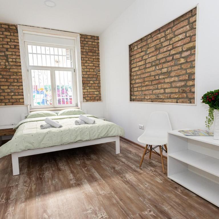 Spacious & Minimalistic Apartment in Downtown - Three-Bedroom Apartment - 14
