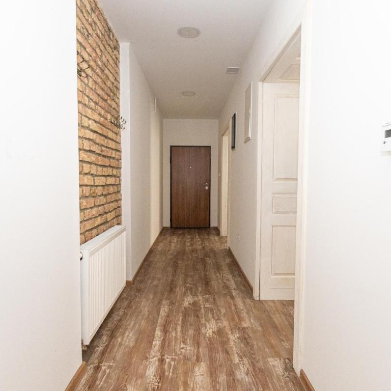 Spacious & Minimalistic Apartment in Downtown - Three-Bedroom Apartment - 20