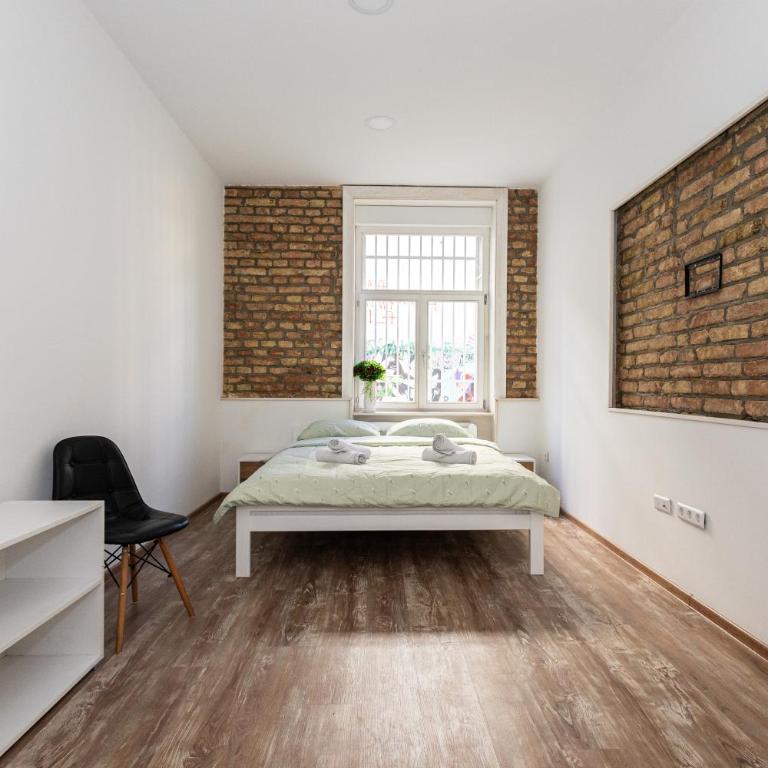 Spacious & Minimalistic Apartment in Downtown - Three-Bedroom Apartment - 8