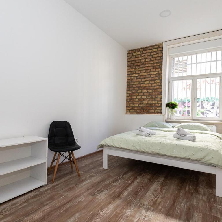Spacious & Minimalistic Apartment in Downtown - Three-Bedroom Apartment - 9