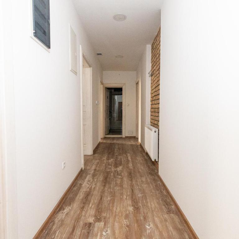 Spacious & Minimalistic Apartment in Downtown - Three-Bedroom Apartment - 19