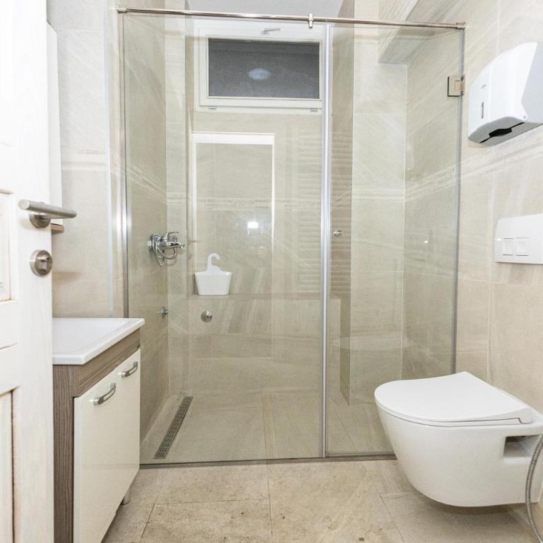 Spacious & Minimalistic Apartment in Downtown - Three-Bedroom Apartment - 17