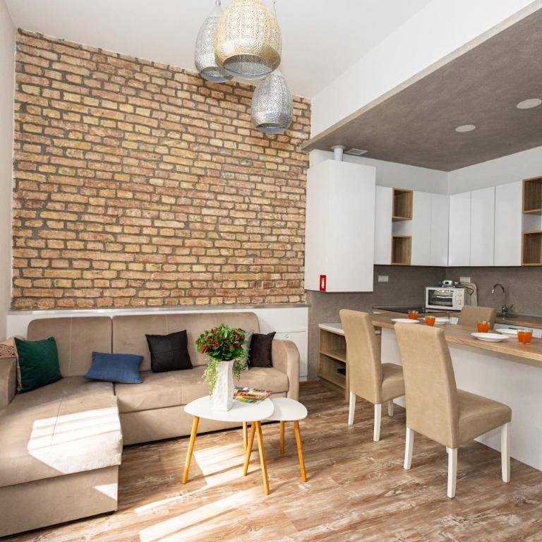 Spacious & Minimalistic Apartment in Downtown - Three-Bedroom Apartment - 6