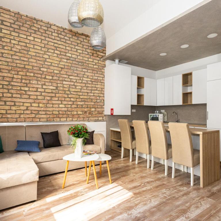 Spacious & Minimalistic Apartment in Downtown - Three-Bedroom Apartment - 4
