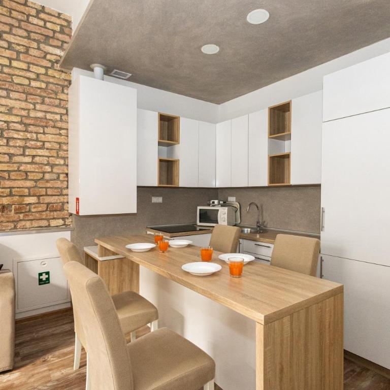Spacious & Minimalistic Apartment in Downtown - Three-Bedroom Apartment - 7