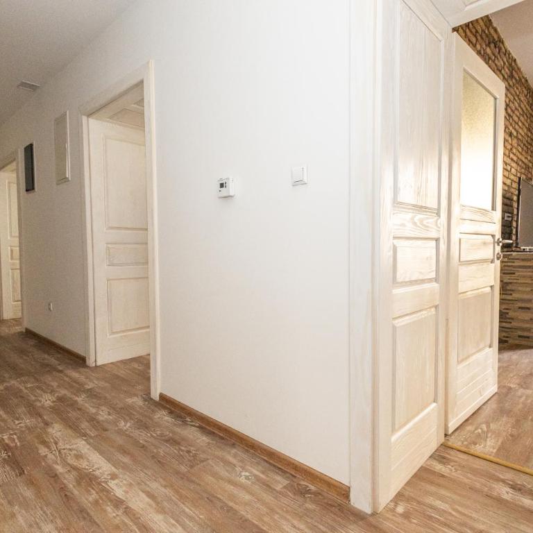 Spacious & Minimalistic Apartment in Downtown - Three-Bedroom Apartment - 21