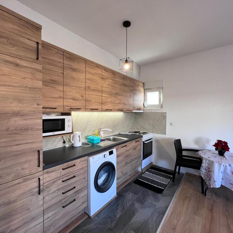 Oasis Royal Apartments - Two-Bedroom Deluxe Apartment with Garden View - 8