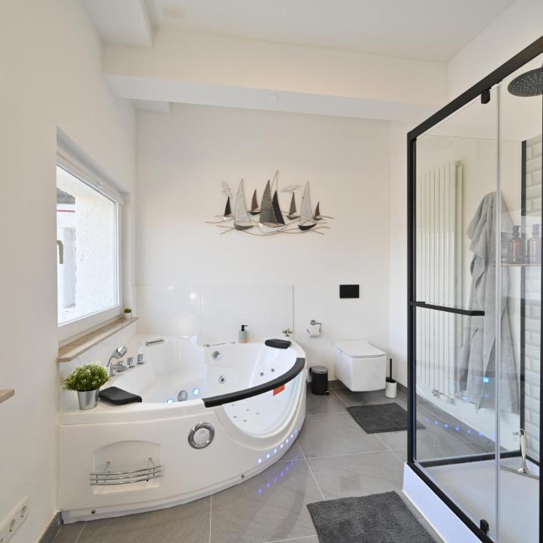 Yello Homes - Luxus Loft für bis zu 7 Personen nähe Airport & Messe, Tischfußball & Whirlpool - Appartamento con 2 Camere da Letto - 7
